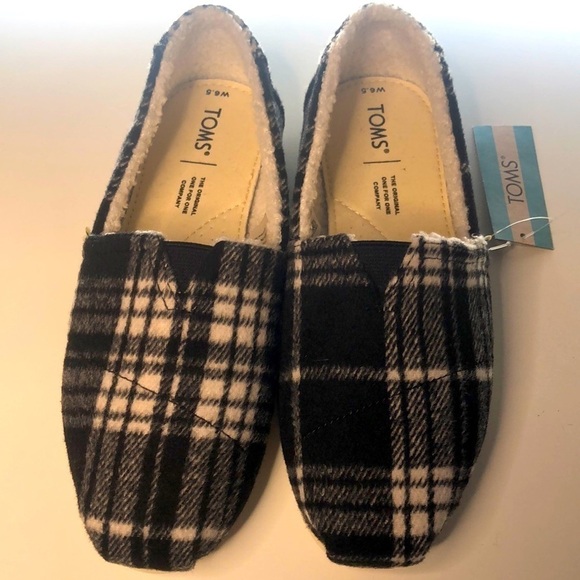 TOMS Belmont Black & White Plaid/ Faux Shearling Size 6.5 - Picture 2 of 3